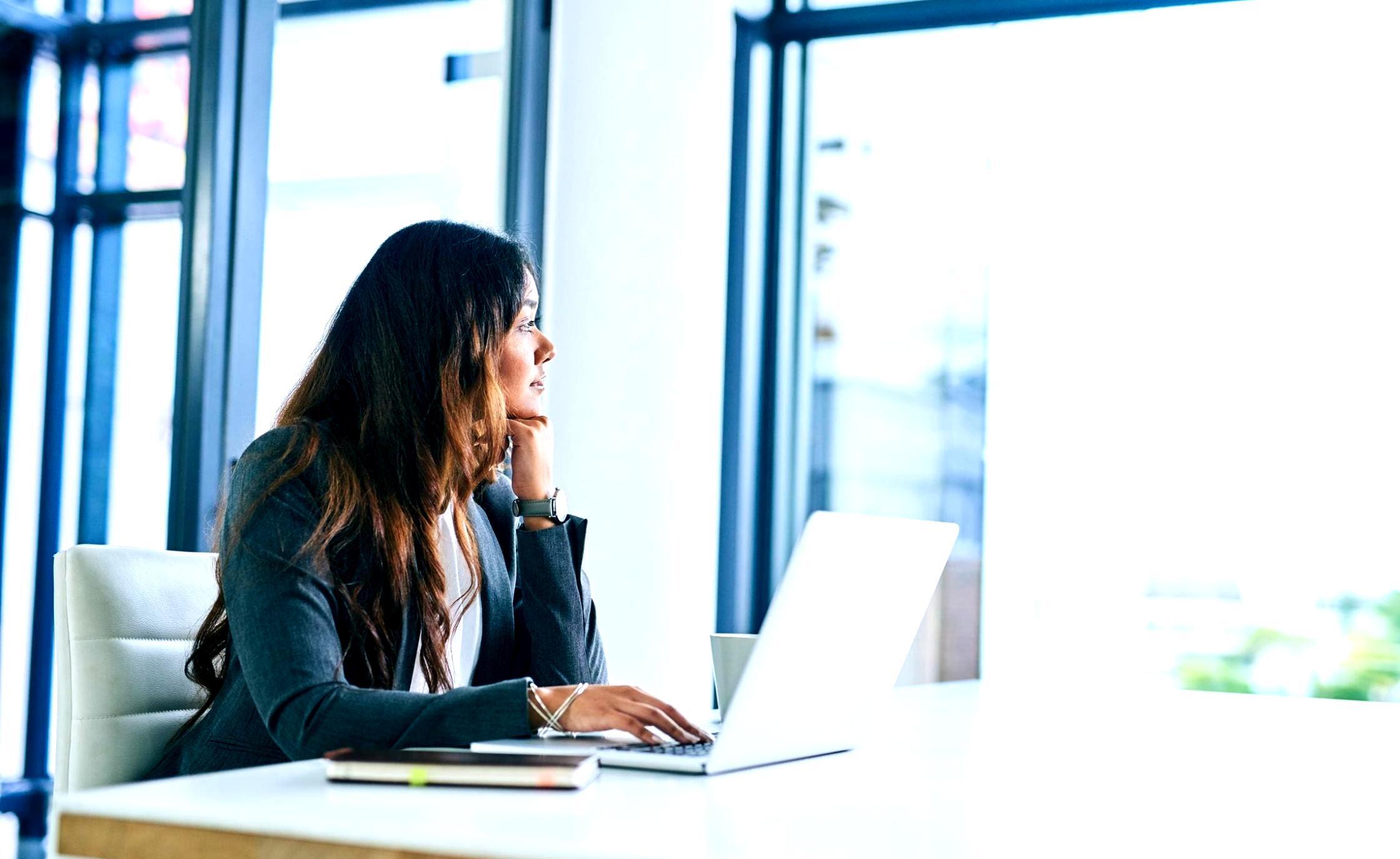 Сучасний навчальний клас з обладнанням для моніторингу